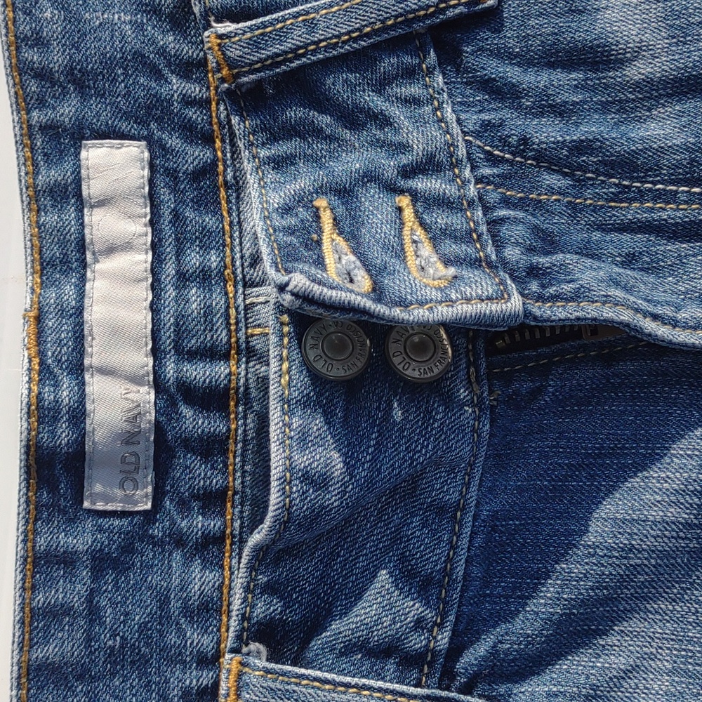 🌜OLD NAVY Mid-Rise Distressed Shorts in Medium Dark Wash - Picture 3 of 16